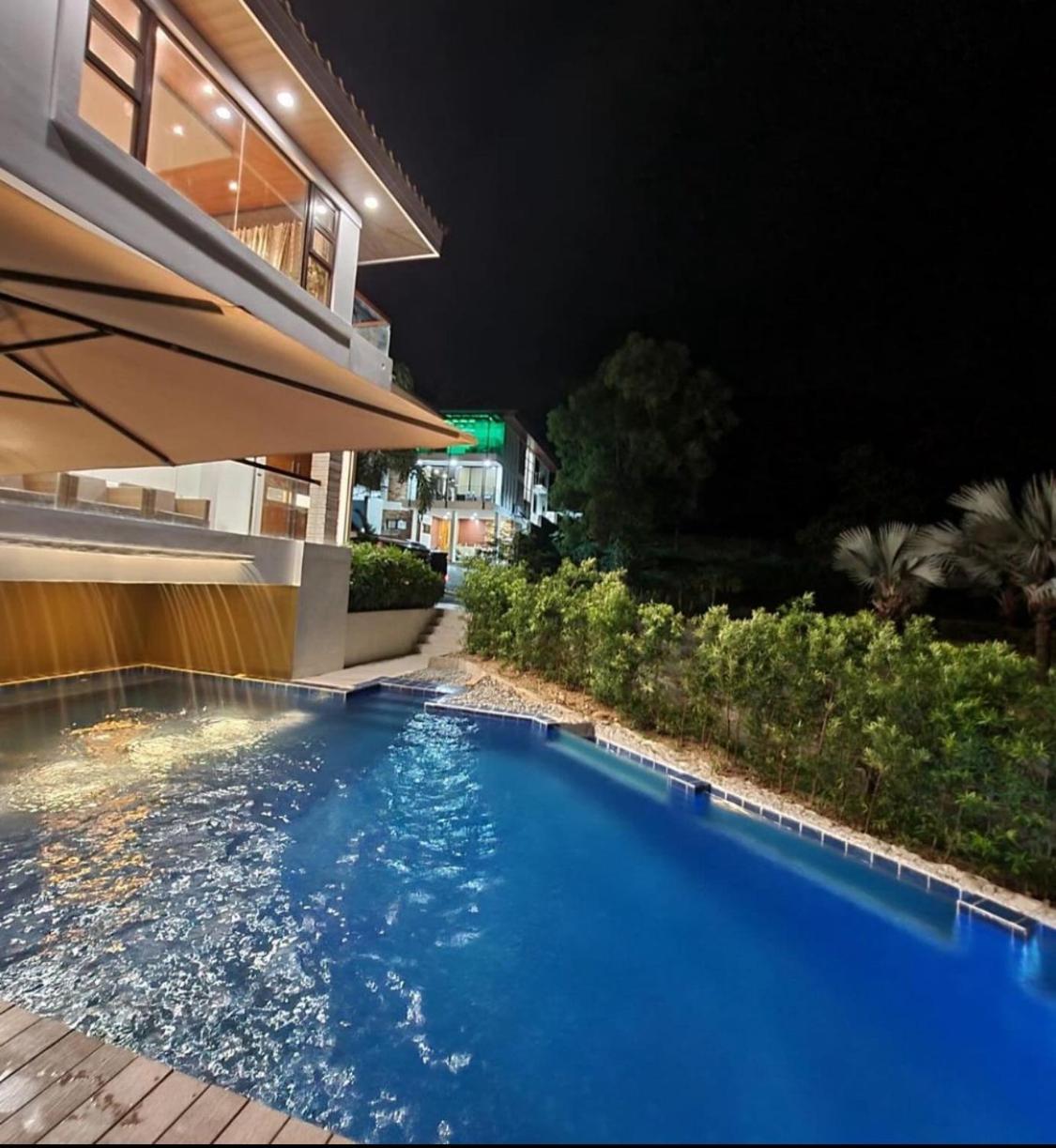 Villa Alex33 *